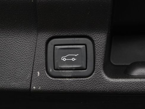 Used 2023 GMC Acadia AT4 w/ Preferred Package image 9