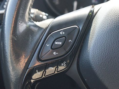 Used 2021 Toyota C-HR Limited FWD image 10