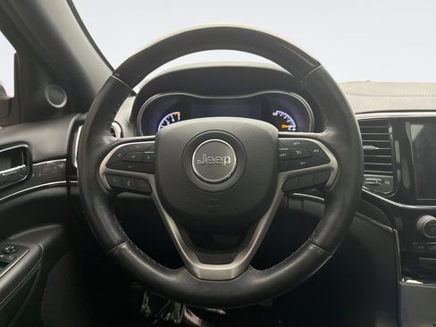 Used 2020 Jeep Grand Cherokee Overland AWD/4WD image 12