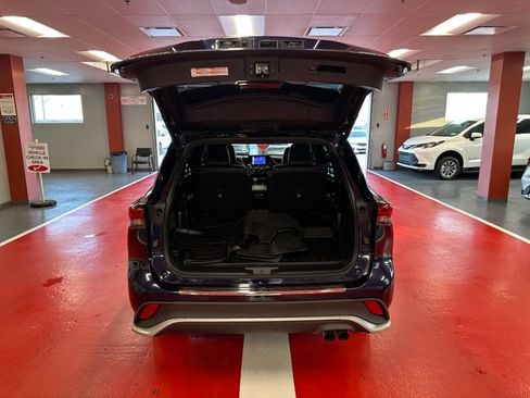 Used 2023 Toyota Highlander XSE AWD/4WD image 25