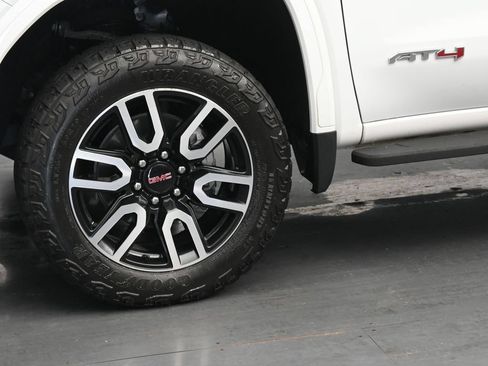 Used 2024 GMC Sierra 1500 AT4 w/ Technology Package AWD/4WD image 12