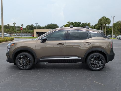 Used 2026 Nissan Kicks SR w/ Cold Weather Package AWD/4WD image 3