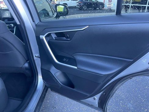Used 2021 Toyota RAV4 LE FWD image 10