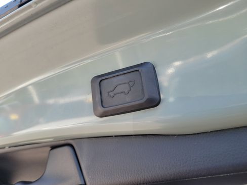 Used 2022 Toyota RAV4 XLE w/ Convenience Package FWD image 14