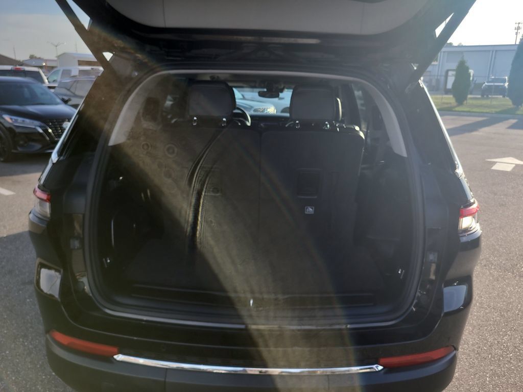 Used 2022 Jeep Grand Cherokee L Limited RWD image 8