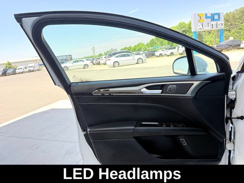 Used 2018 Ford Fusion SE w/ Equipment Group 602A FWD image 12