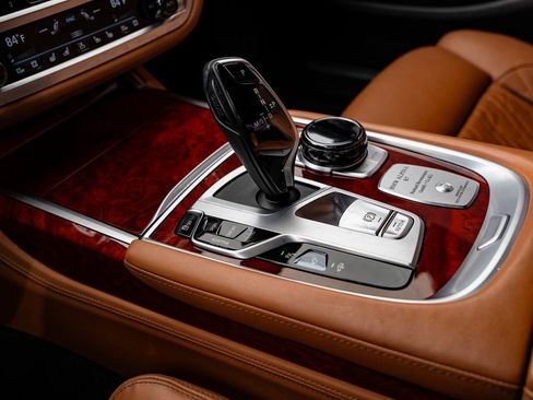 Certified 2022 BMW ALPINA B7 xDrive w/ Luxury Rear Seating Package image 40