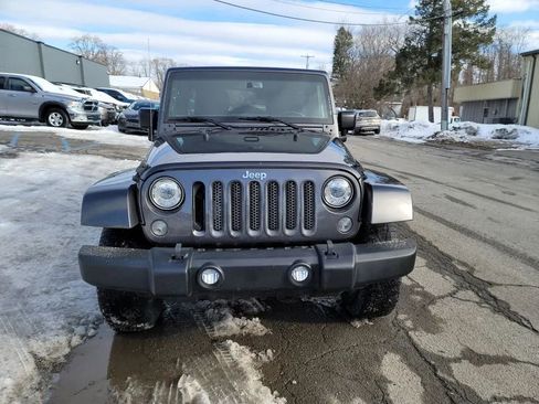Used 2017 Jeep Wrangler Unlimited Rubicon w/ Connectivity Group image 2