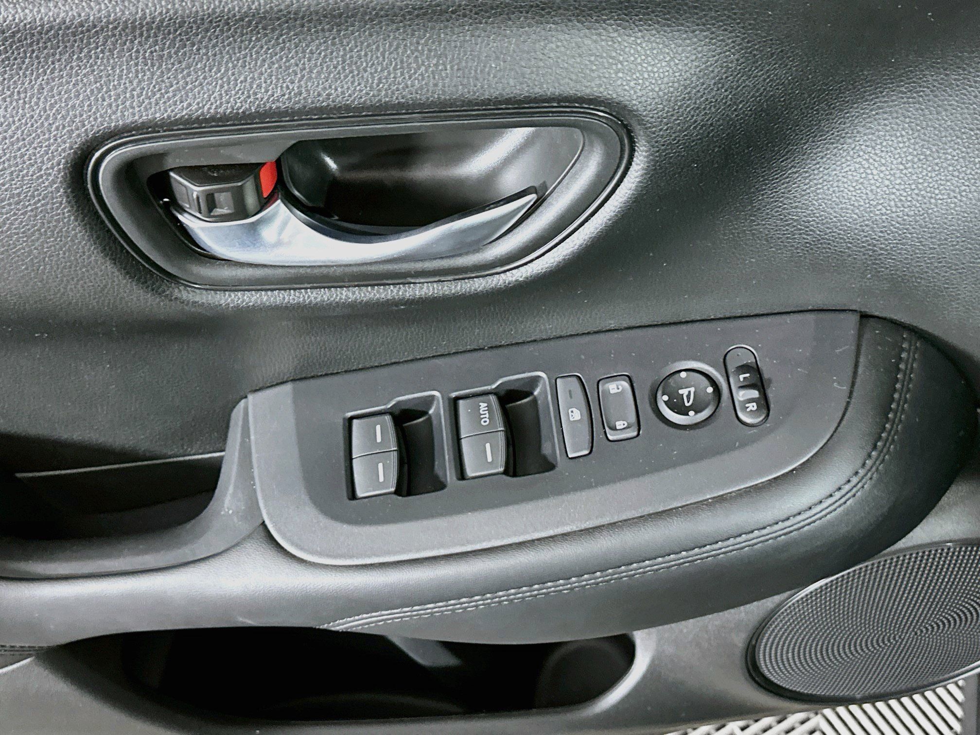 Used 2025 Honda HR-V LX image 15