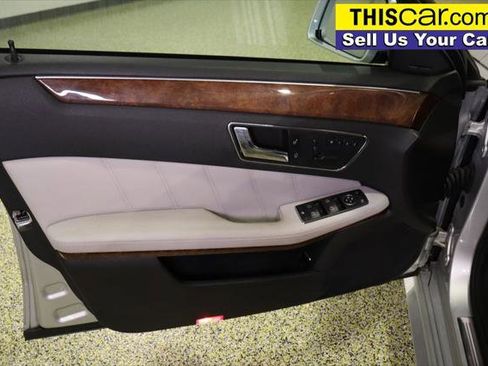 Used 2011 Mercedes-Benz E 550 4MATIC Sedan image 28