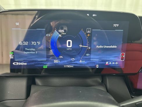 Certified 2025 Chevrolet Equinox EV RS FWD image 13