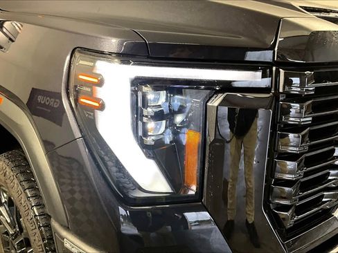 Used 2024 GMC Sierra 2500 Denali Ultimate AWD/4WD image 26