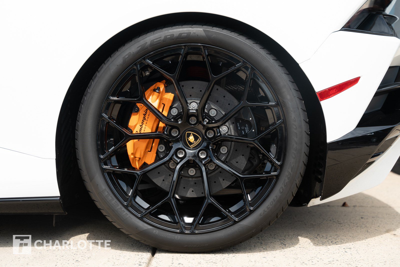 Used 2024 Lamborghini Huracan EVO AWD/4WD image 9