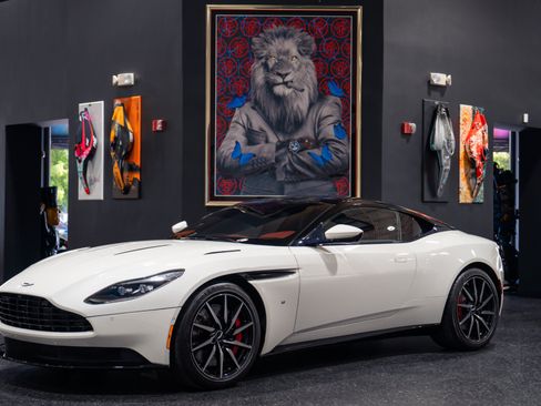 Used 2018 Aston Martin DB11 V12 RWD image 1