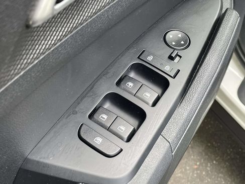 Used 2025 Kia Sportage LX FWD image 14