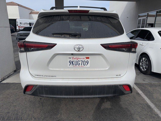 Used 2024 Toyota Highlander XLE FWD image 4