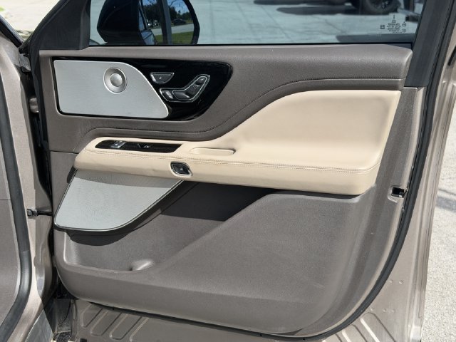 Used 2021 Lincoln Aviator Grand Touring w/ Equipment Group 302A AWD/4WD image 37