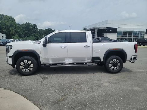 Used 2025 GMC Sierra 2500 Denali w/ Technology Package AWD/4WD image 4