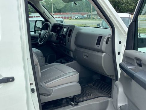Used 2017 Nissan NV 2500 SV w/ Technology Package RWD image 12