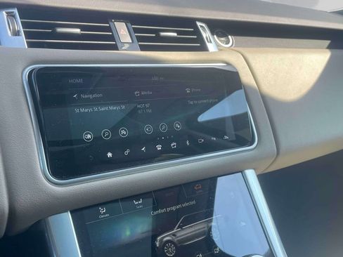 Used 2018 Land Rover Range Rover Sport HSE image 28