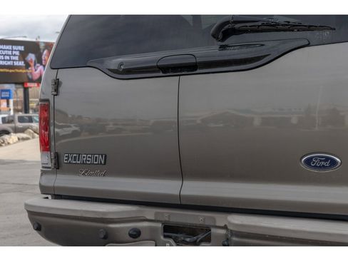Used 2004 Ford Excursion Limited image 4