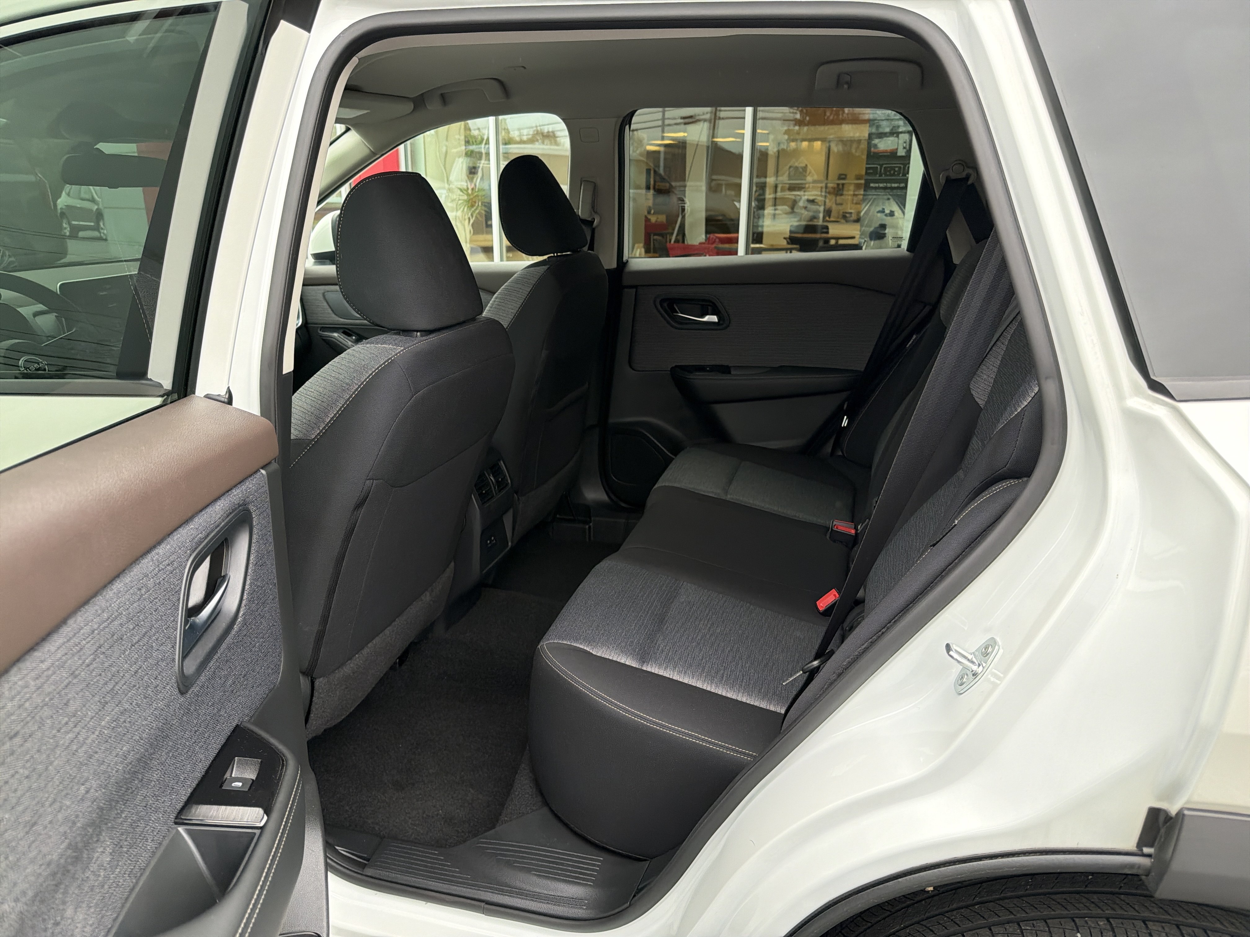 Certified 2023 Nissan Rogue SV AWD/4WD image 5