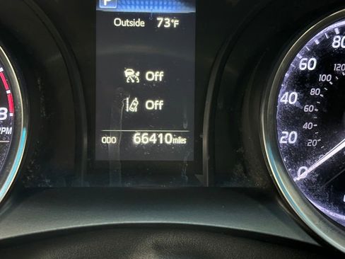 Used 2018 Toyota Camry SE FWD image 19