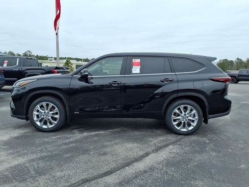 New 2026 Toyota Highlander Limited image 3