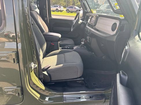 Used 2024 Jeep Wrangler Unlimited w/ Convenience Group AWD/4WD image 27