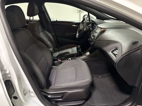 Used 2017 Chevrolet Cruze LT w/ Convenience Package image 21