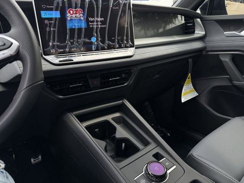 New 2026 Volkswagen Tiguan SE R-Line FWD image 12