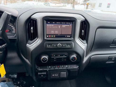 Used 2022 Chevrolet Silverado 2500 Custom w/ Custom Value Package image 10