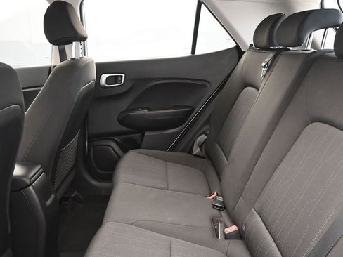 Certified 2025 Hyundai Venue SE image 18