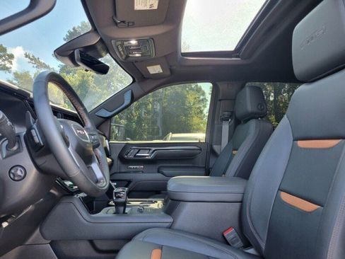 Used 2025 GMC Sierra 1500 AT4 w/ AT4 Premium Package AWD/4WD image 14