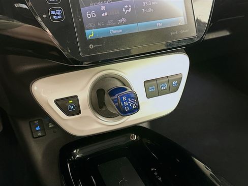 Used 2018 Toyota Prius Prime Premium image 24