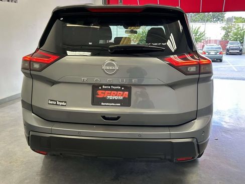 Used 2025 Nissan Rogue SV FWD image 4