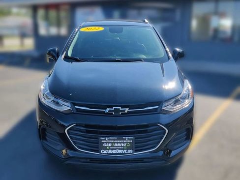 Used 2022 Chevrolet Trax LT w/ Midnight Edition image 2