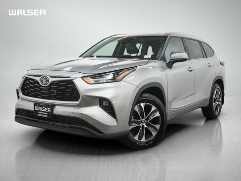 Used 2023 Toyota Highlander XLE w/ Protection Package #3 (TMS) AWD/4WD image 1