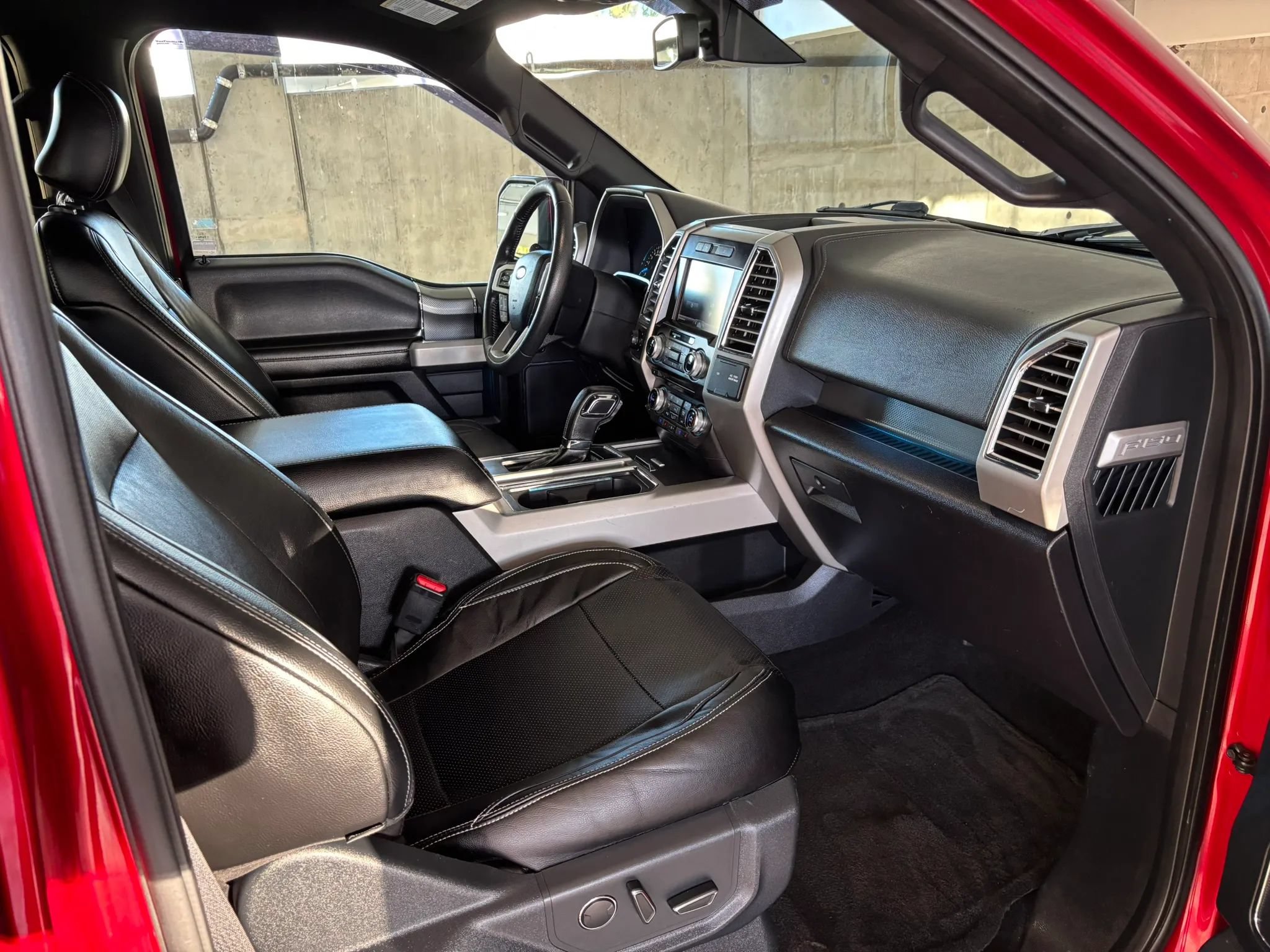Used 2015 Ford F150 Lariat w/ Equipment Group 502A Luxury AWD/4WD image 27