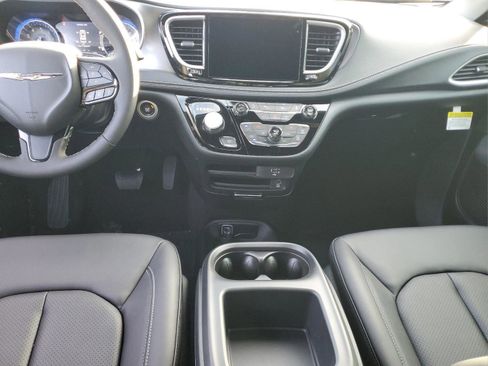 New 2026 Chrysler Pacifica Select AWD/4WD image 13