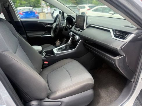 Used 2025 Toyota RAV4 XLE AWD/4WD image 23