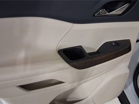 Used 2022 GMC Acadia Denali w/ Denali Technology Package image 24