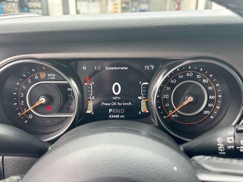 Used 2022 Jeep Wrangler Unlimited Sport AWD/4WD image 17