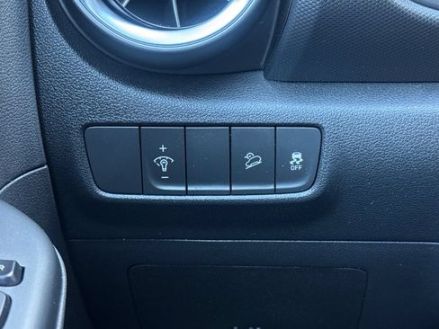Used 2022 Hyundai Kona SEL FWD image 40
