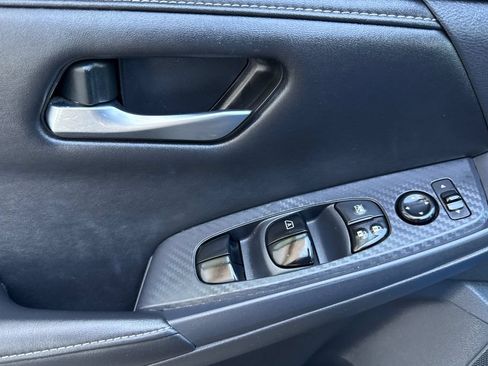 Used 2024 Nissan Sentra SV FWD image 11
