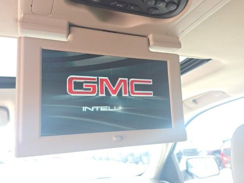 Used 2018 GMC Yukon XL SLT w/ Premium Edition image 16