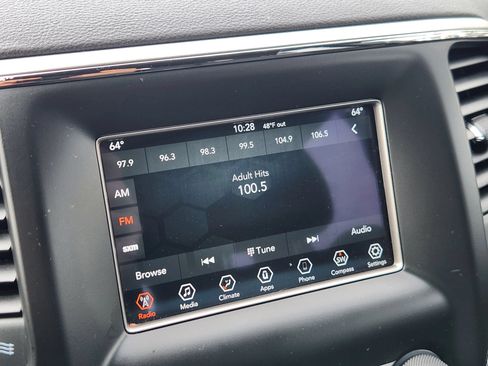 Used 2018 Jeep Grand Cherokee Laredo AWD/4WD image 12
