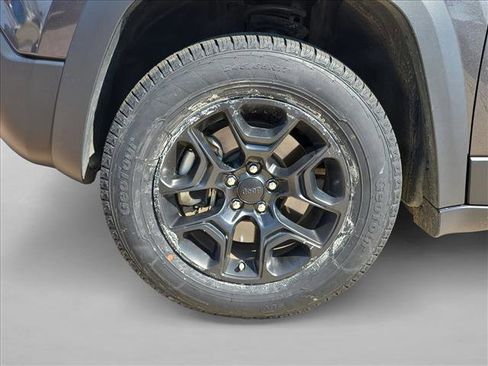 Used 2022 Jeep Cherokee Trailhawk w/ Comfort/Convenience Group image 22