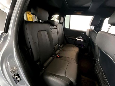 Used 2025 Mercedes-Benz GLB 250 4MATIC image 19