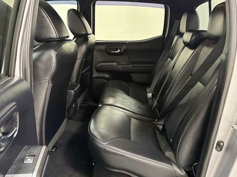 Certified 2018 Toyota Tacoma TRD Sport AWD/4WD image 33